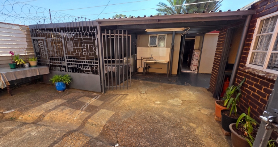 1 Bedroom Property for Sale in Laudium Gauteng
