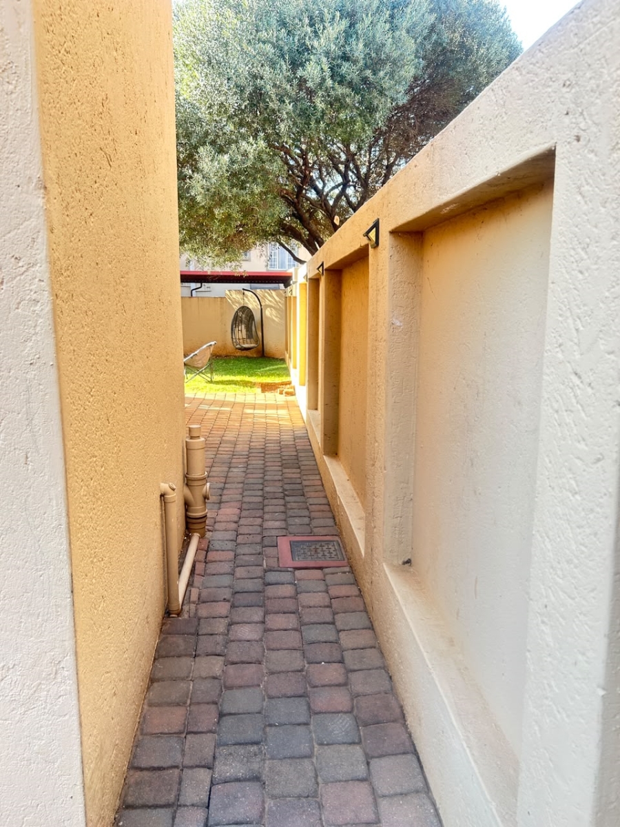 2 Bedroom Property for Sale in Willow Park Manor Gauteng