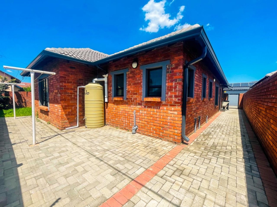 4 Bedroom Property for Sale in Brackenhurst Gauteng