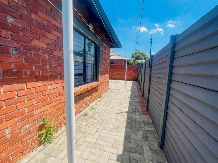 4 Bedroom Property for Sale in Brackenhurst Gauteng