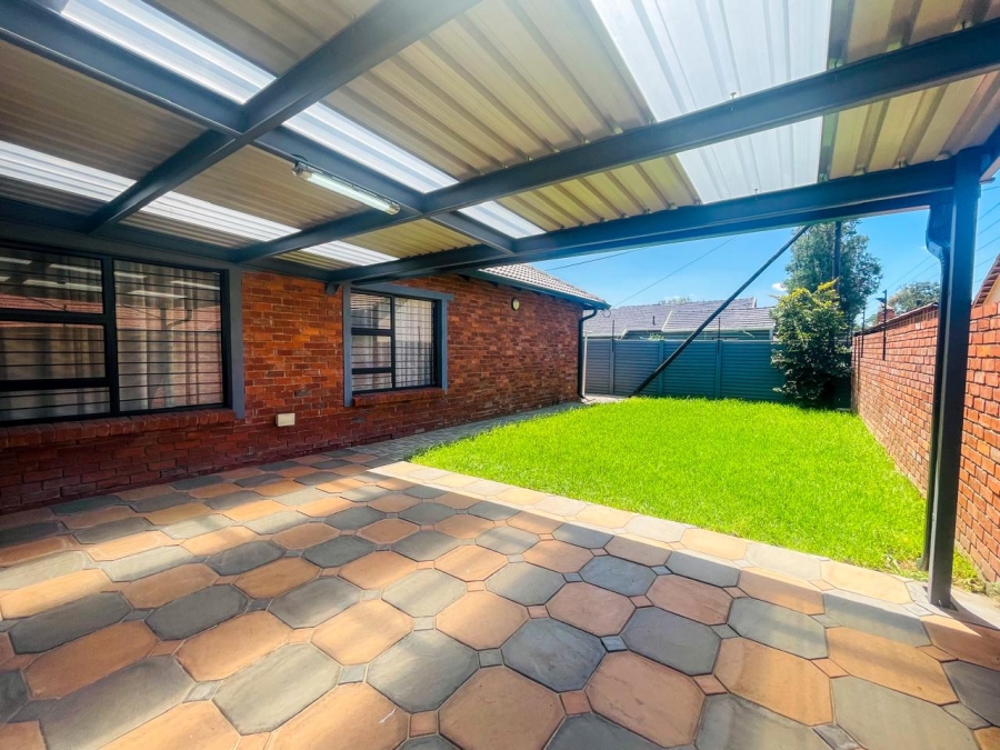 4 Bedroom Property for Sale in Brackenhurst Gauteng