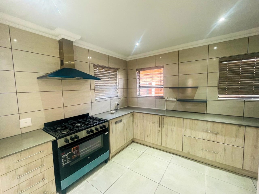 4 Bedroom Property for Sale in Brackenhurst Gauteng
