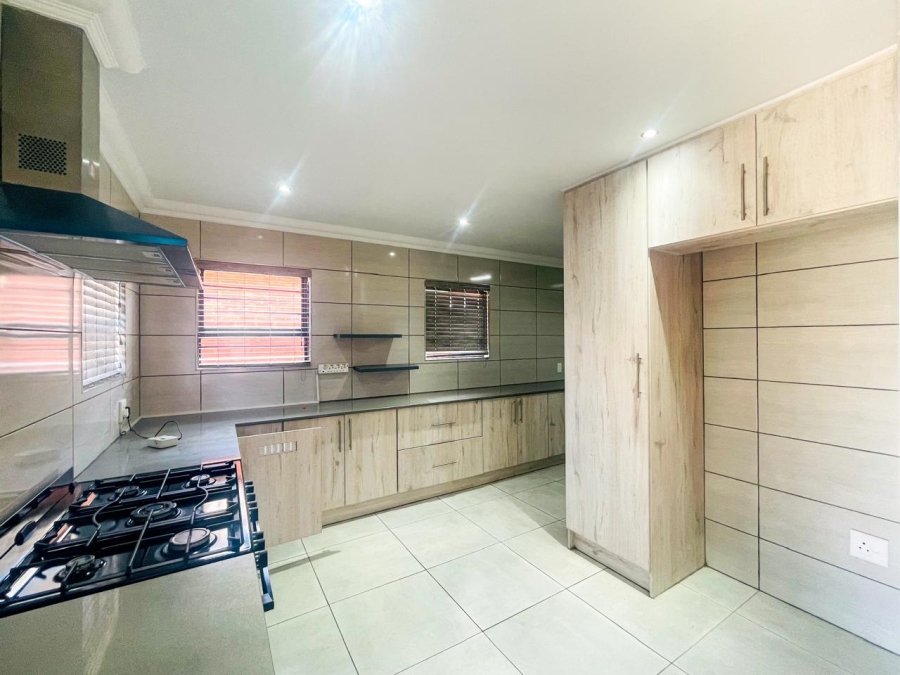 4 Bedroom Property for Sale in Brackenhurst Gauteng