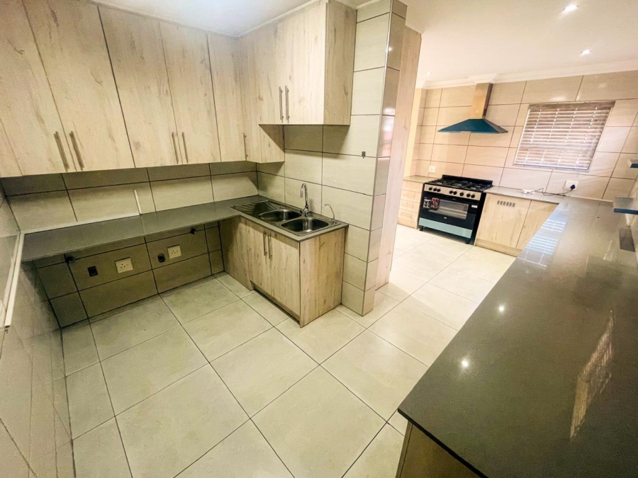 4 Bedroom Property for Sale in Brackenhurst Gauteng