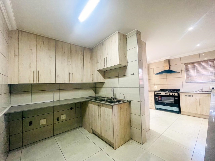 4 Bedroom Property for Sale in Brackenhurst Gauteng