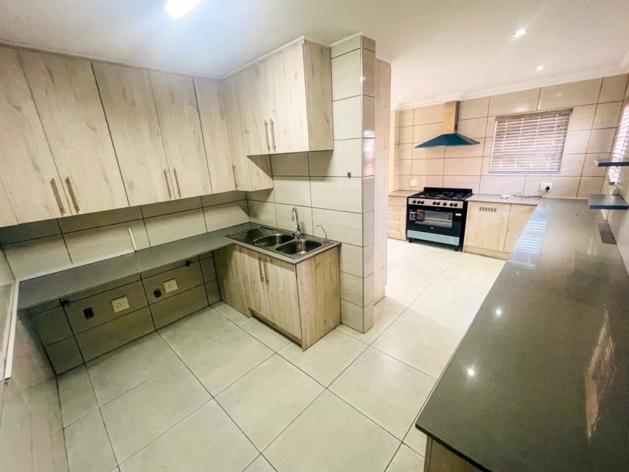 4 Bedroom Property for Sale in Brackenhurst Gauteng