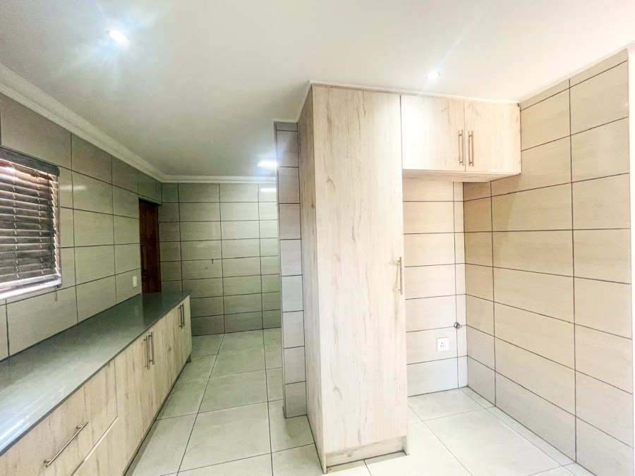 4 Bedroom Property for Sale in Brackenhurst Gauteng