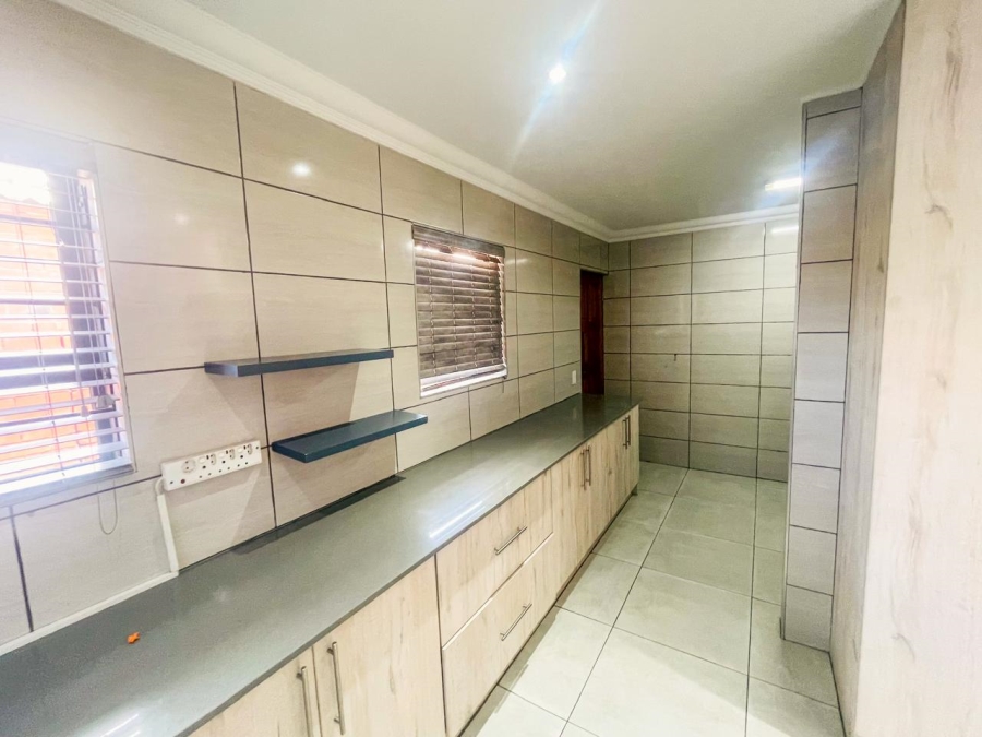4 Bedroom Property for Sale in Brackenhurst Gauteng