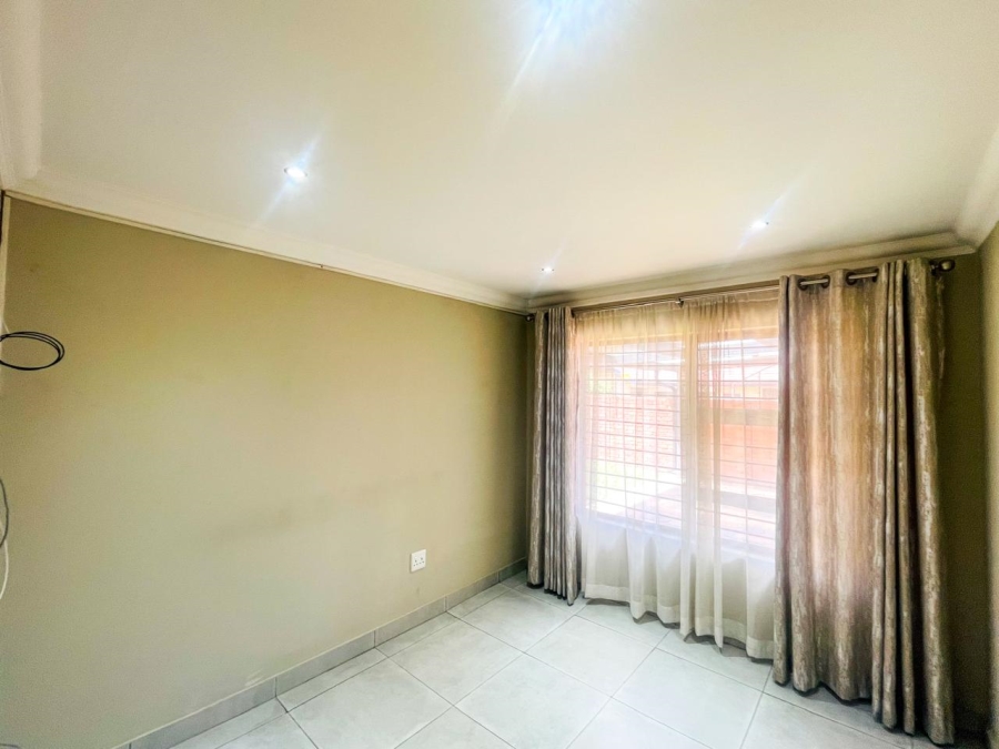 4 Bedroom Property for Sale in Brackenhurst Gauteng