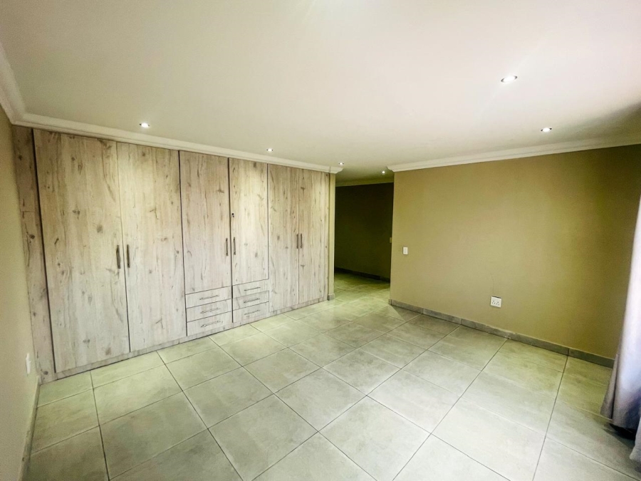 4 Bedroom Property for Sale in Brackenhurst Gauteng