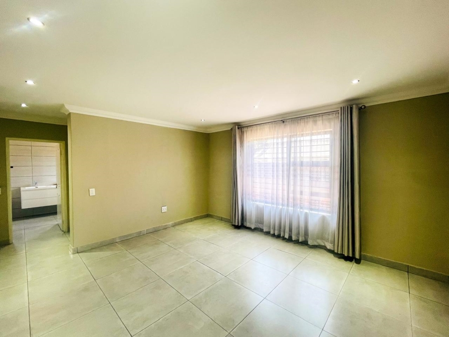 4 Bedroom Property for Sale in Brackenhurst Gauteng