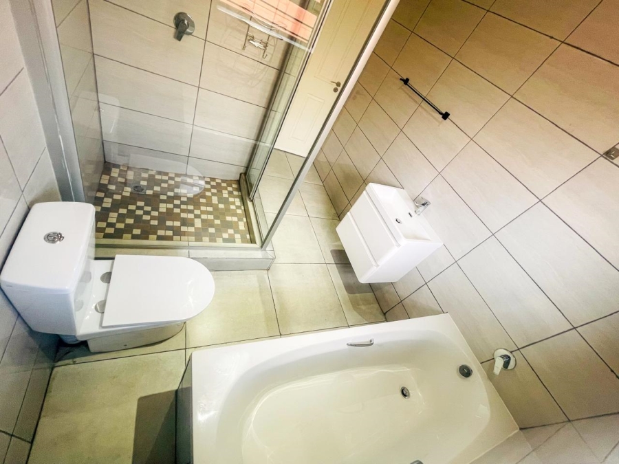 4 Bedroom Property for Sale in Brackenhurst Gauteng