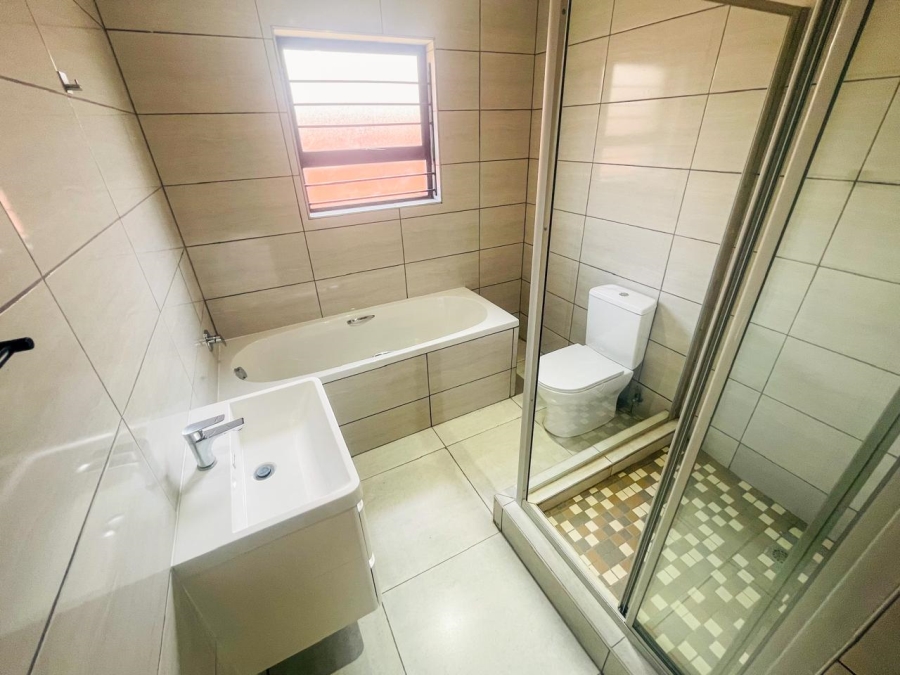 4 Bedroom Property for Sale in Brackenhurst Gauteng