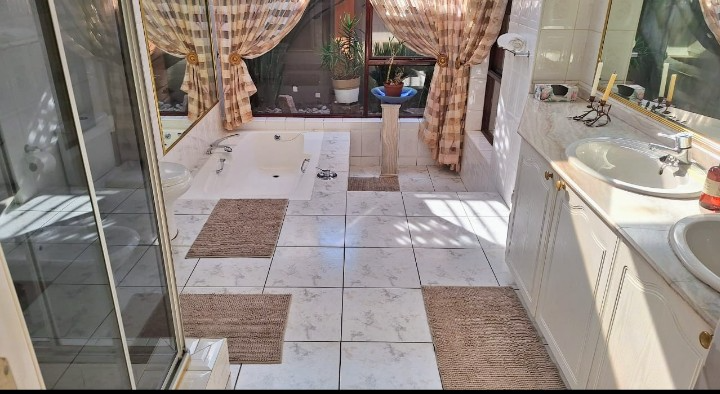 To Let 4 Bedroom Property for Rent in Bedfordview Gauteng