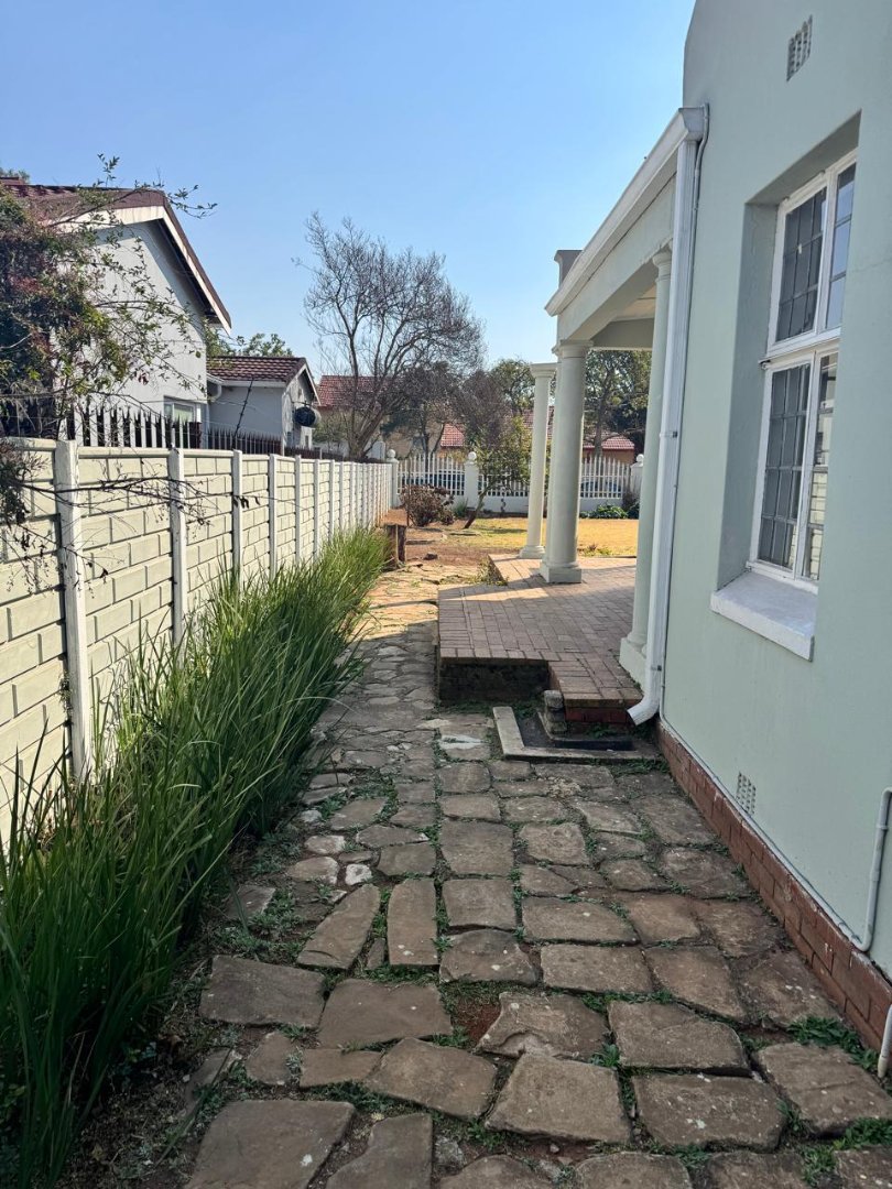 To Let 3 Bedroom Property for Rent in Lakefield Gauteng