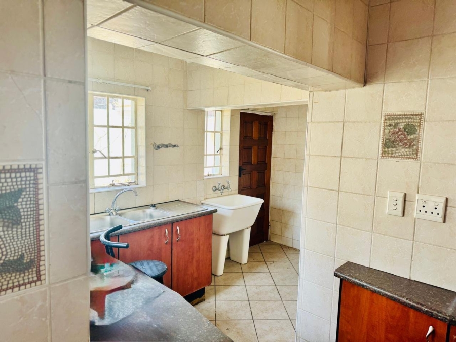 To Let 3 Bedroom Property for Rent in Lakefield Gauteng