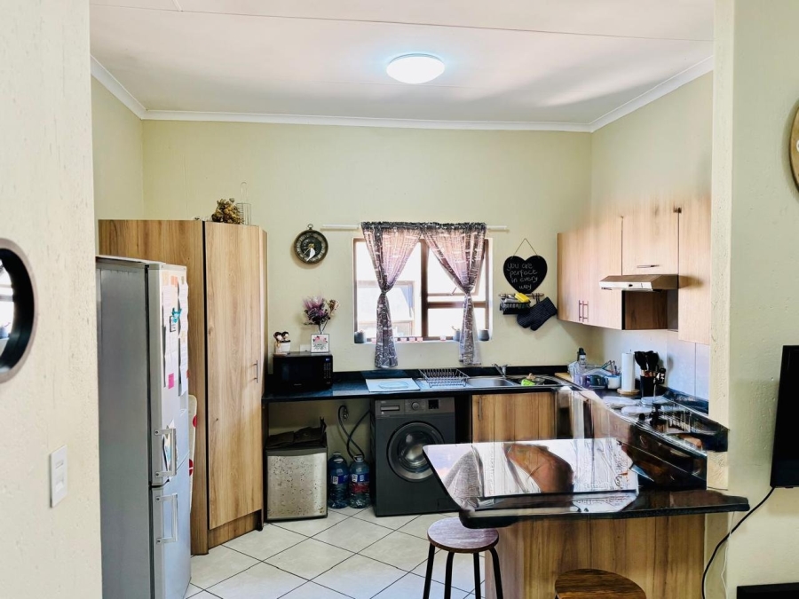To Let 2 Bedroom Property for Rent in Ravenswood Gauteng