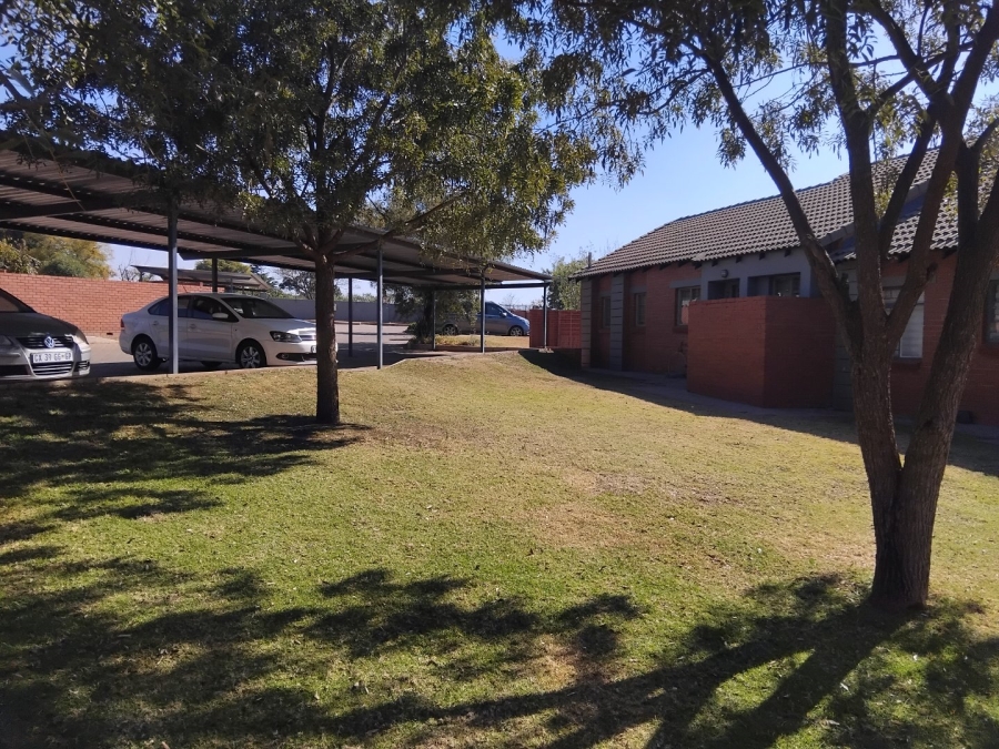 To Let 2 Bedroom Property for Rent in Monavoni Gauteng