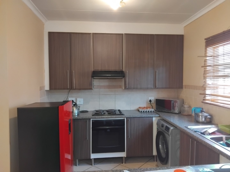 To Let 2 Bedroom Property for Rent in Monavoni Gauteng