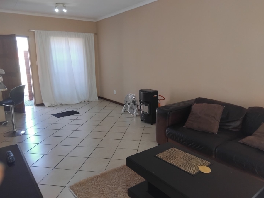 To Let 2 Bedroom Property for Rent in Monavoni Gauteng