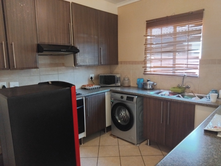 To Let 2 Bedroom Property for Rent in Monavoni Gauteng