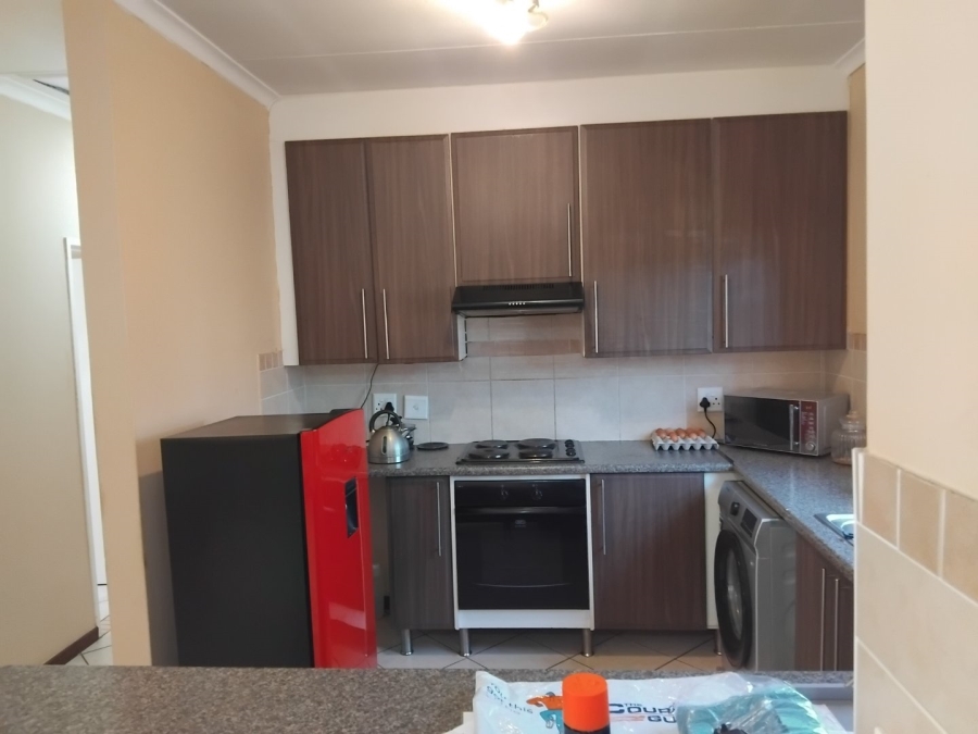 To Let 2 Bedroom Property for Rent in Monavoni Gauteng