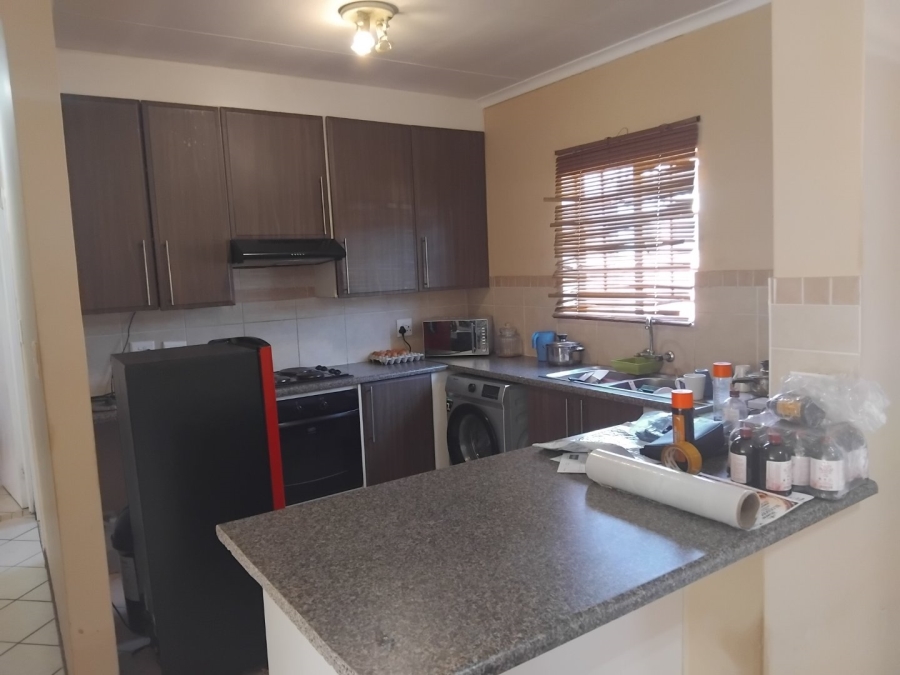 To Let 2 Bedroom Property for Rent in Monavoni Gauteng