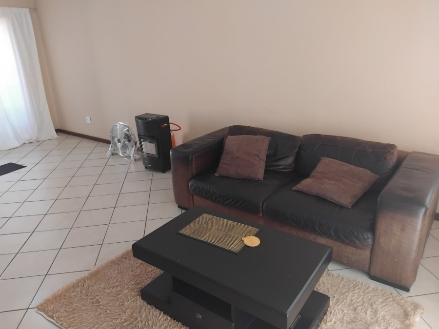 To Let 2 Bedroom Property for Rent in Monavoni Gauteng