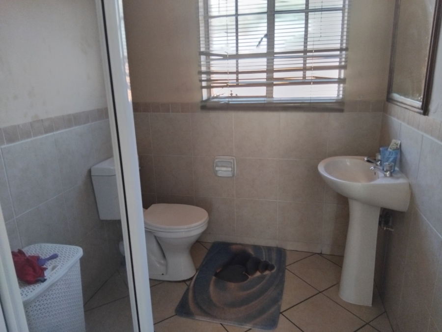To Let 2 Bedroom Property for Rent in Monavoni Gauteng
