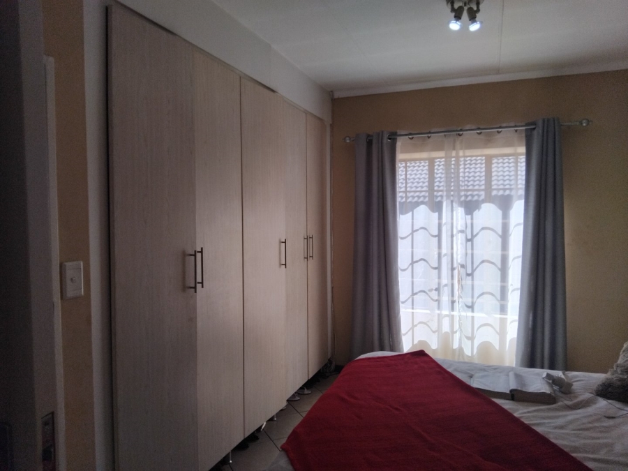 To Let 2 Bedroom Property for Rent in Monavoni Gauteng