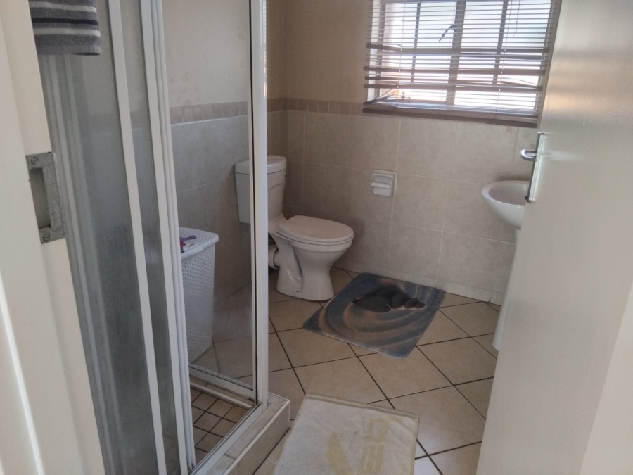 To Let 2 Bedroom Property for Rent in Monavoni Gauteng