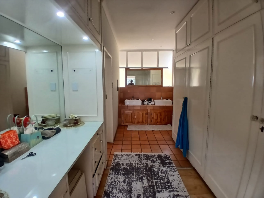 To Let 4 Bedroom Property for Rent in Groenkloof Gauteng
