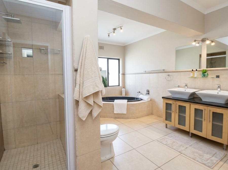 To Let 4 Bedroom Property for Rent in Waterkloof Gauteng