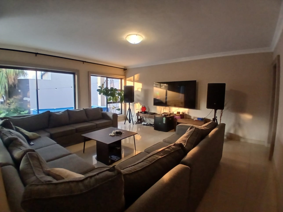 To Let 4 Bedroom Property for Rent in Waterkloof Gauteng