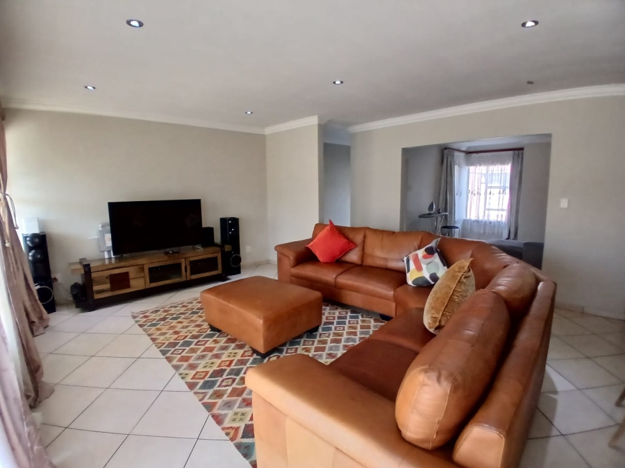 To Let 3 Bedroom Property for Rent in The Wilds Gauteng