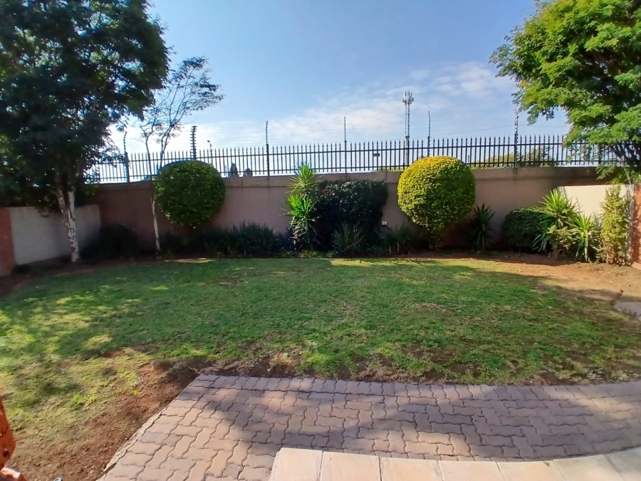 To Let 3 Bedroom Property for Rent in The Wilds Gauteng