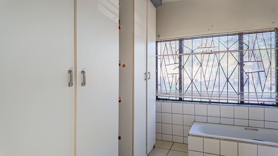 Commercial Property for Sale in Mont Lorraine Ah Gauteng