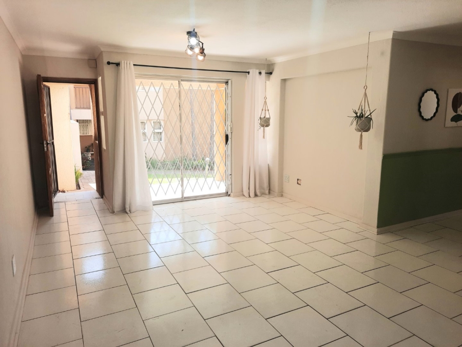 2 Bedroom Property for Sale in Little Falls Gauteng
