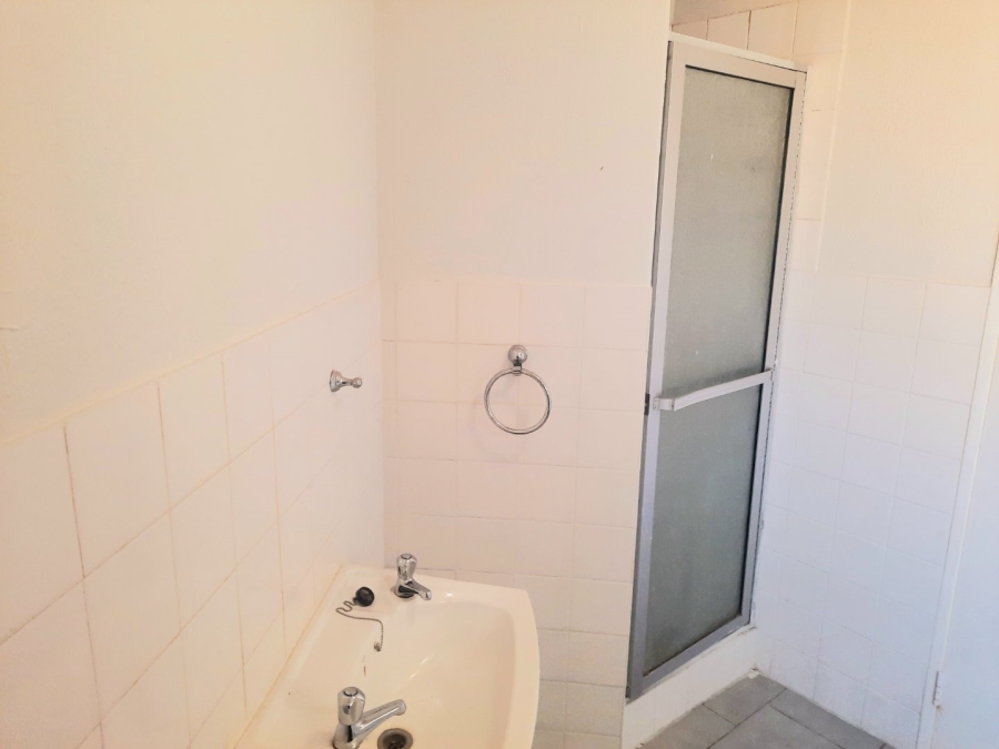 2 Bedroom Property for Sale in Little Falls Gauteng