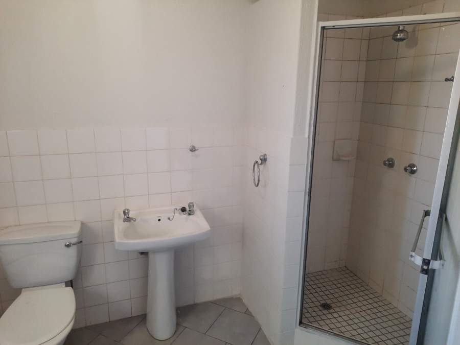 2 Bedroom Property for Sale in Little Falls Gauteng
