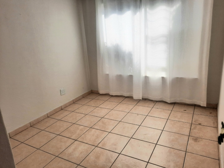 2 Bedroom Property for Sale in Little Falls Gauteng