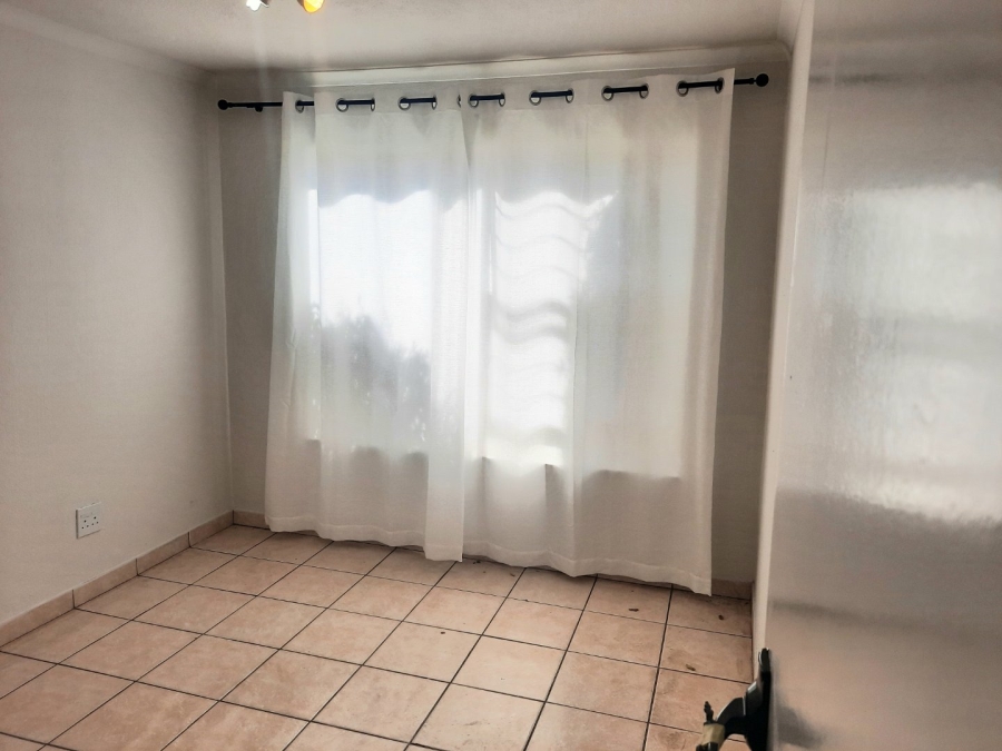 2 Bedroom Property for Sale in Little Falls Gauteng