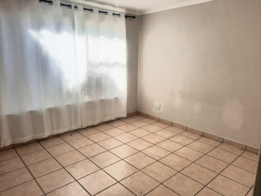 2 Bedroom Property for Sale in Little Falls Gauteng
