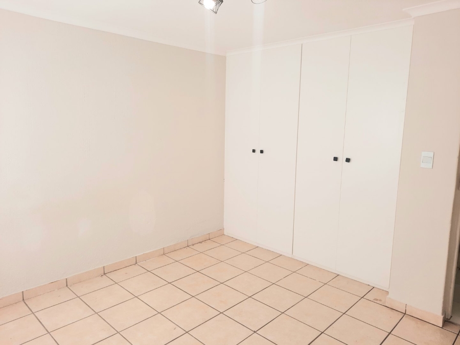 2 Bedroom Property for Sale in Little Falls Gauteng