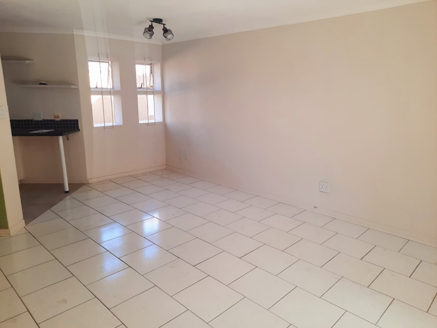 2 Bedroom Property for Sale in Little Falls Gauteng