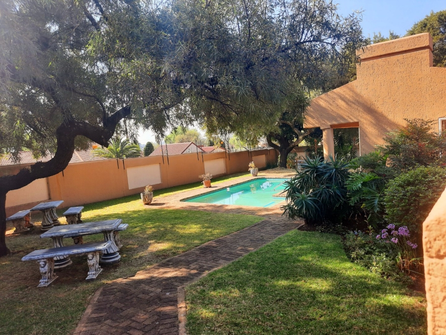 2 Bedroom Property for Sale in Little Falls Gauteng