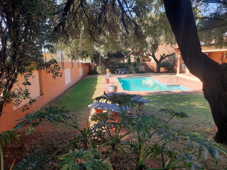 2 Bedroom Property for Sale in Little Falls Gauteng