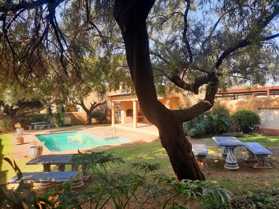 2 Bedroom Property for Sale in Little Falls Gauteng