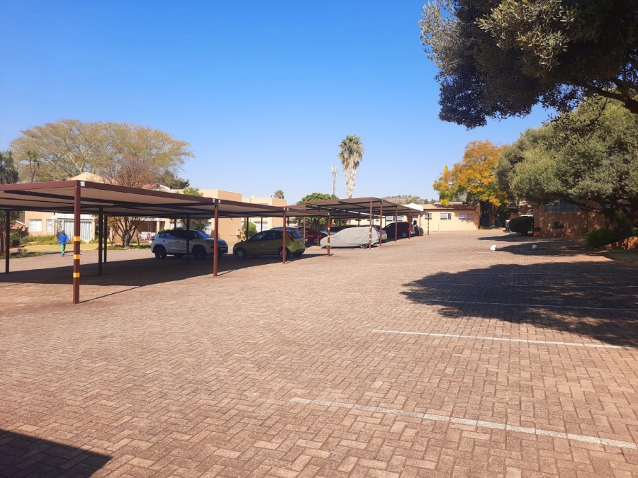2 Bedroom Property for Sale in Little Falls Gauteng