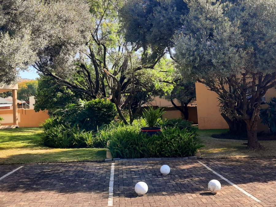 2 Bedroom Property for Sale in Little Falls Gauteng